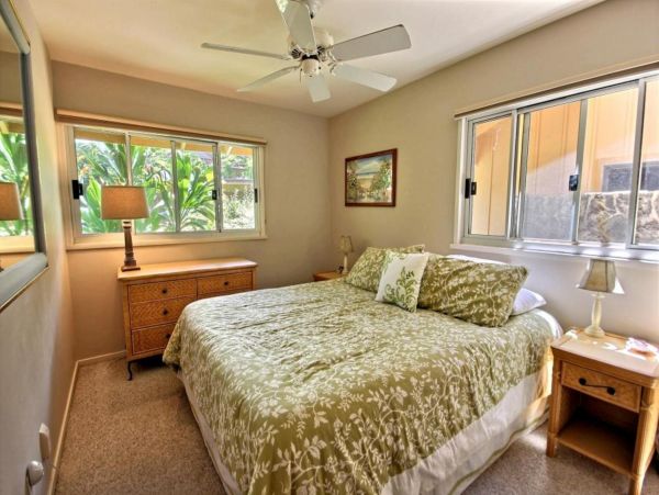 Charming Vacation Home Rental on Lahaina with Pool