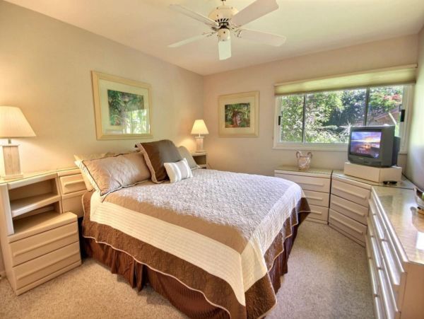 Charming Vacation Home Rental on Lahaina with Pool