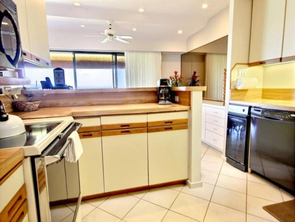 Charming Vacation Home Rental on Lahaina with Pool