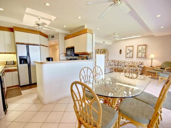 Charming Vacation Home Rental on Lahaina with Pool