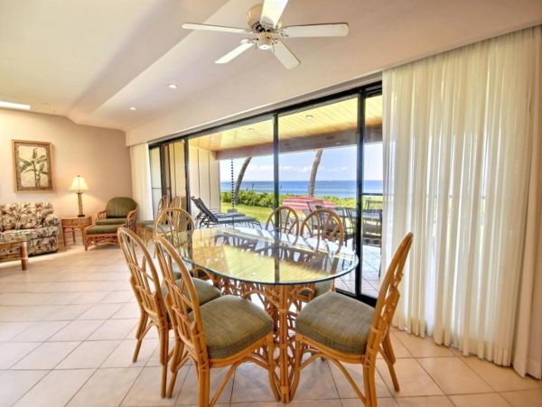 Charming Vacation Home Rental on Lahaina with Pool