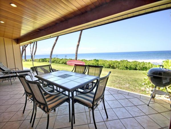 Charming Vacation Home Rental on Lahaina with Pool