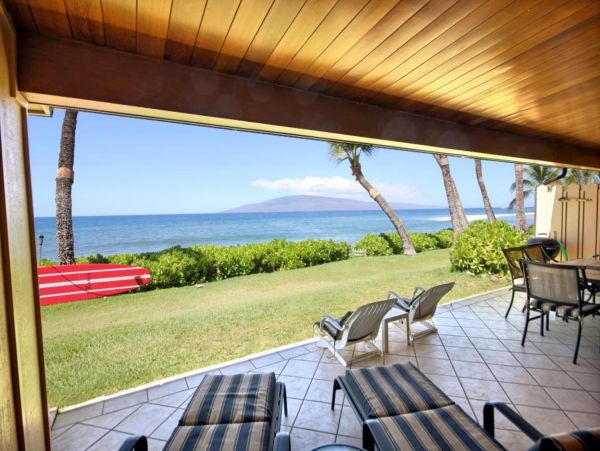 Charming Vacation Home Rental on Lahaina with Pool