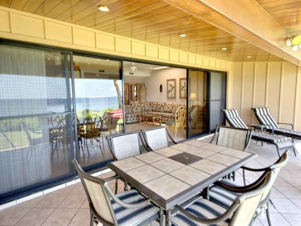 Charming Vacation Home Rental on Lahaina with Pool
