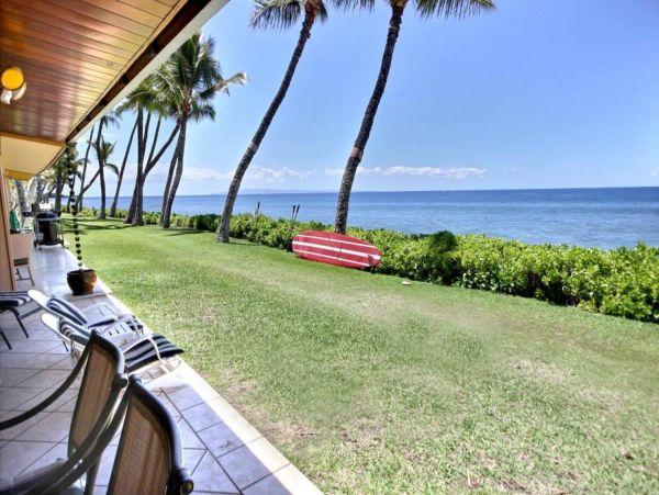 Charming Vacation Home Rental on Lahaina with Pool