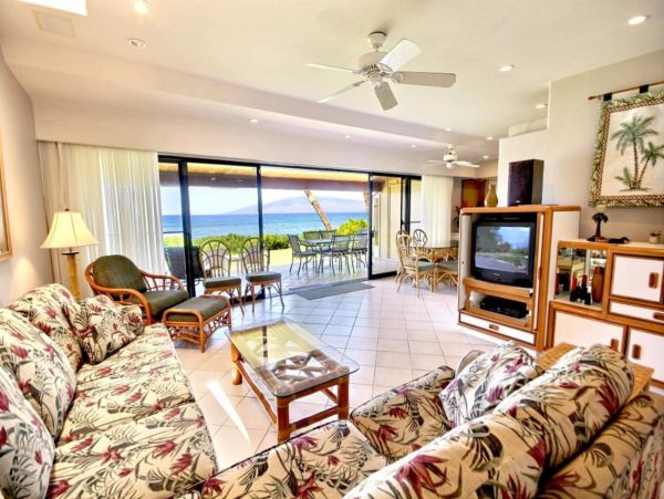 Charming Vacation Home Rental on Lahaina with Pool