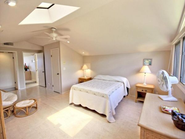 Charming Vacation Home Rental on Lahaina with Pool
