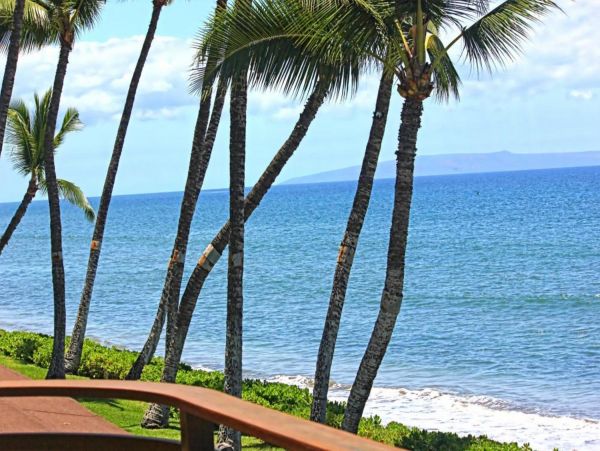 Charming Vacation Home Rental on Lahaina with Pool