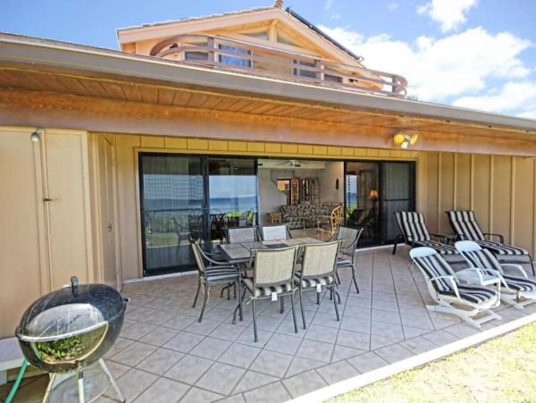 Charming Vacation Home Rental on Lahaina with Pool