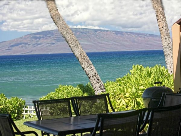 Charming Vacation Home Rental on Lahaina with Pool