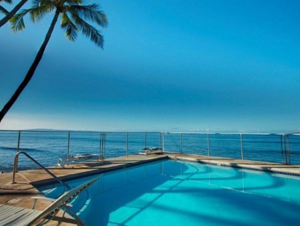 Charming Vacation Home Rental on Lahaina with Pool