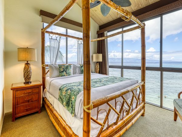 Oceanfront Lahaina Vacation Condo Three Bedroom + Loft