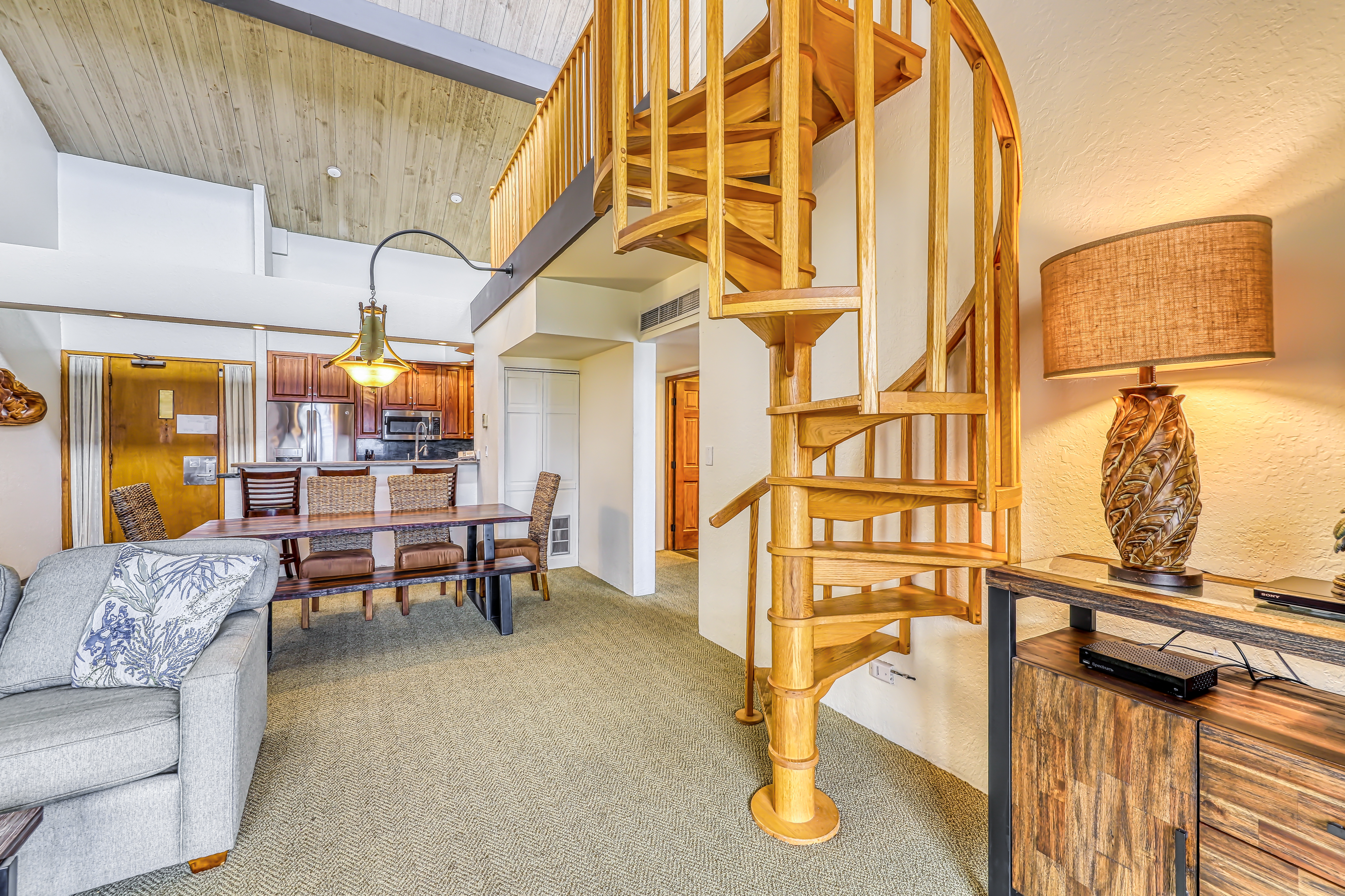 Oceanfront Lahaina Vacation Condo Three Bedroom + Loft