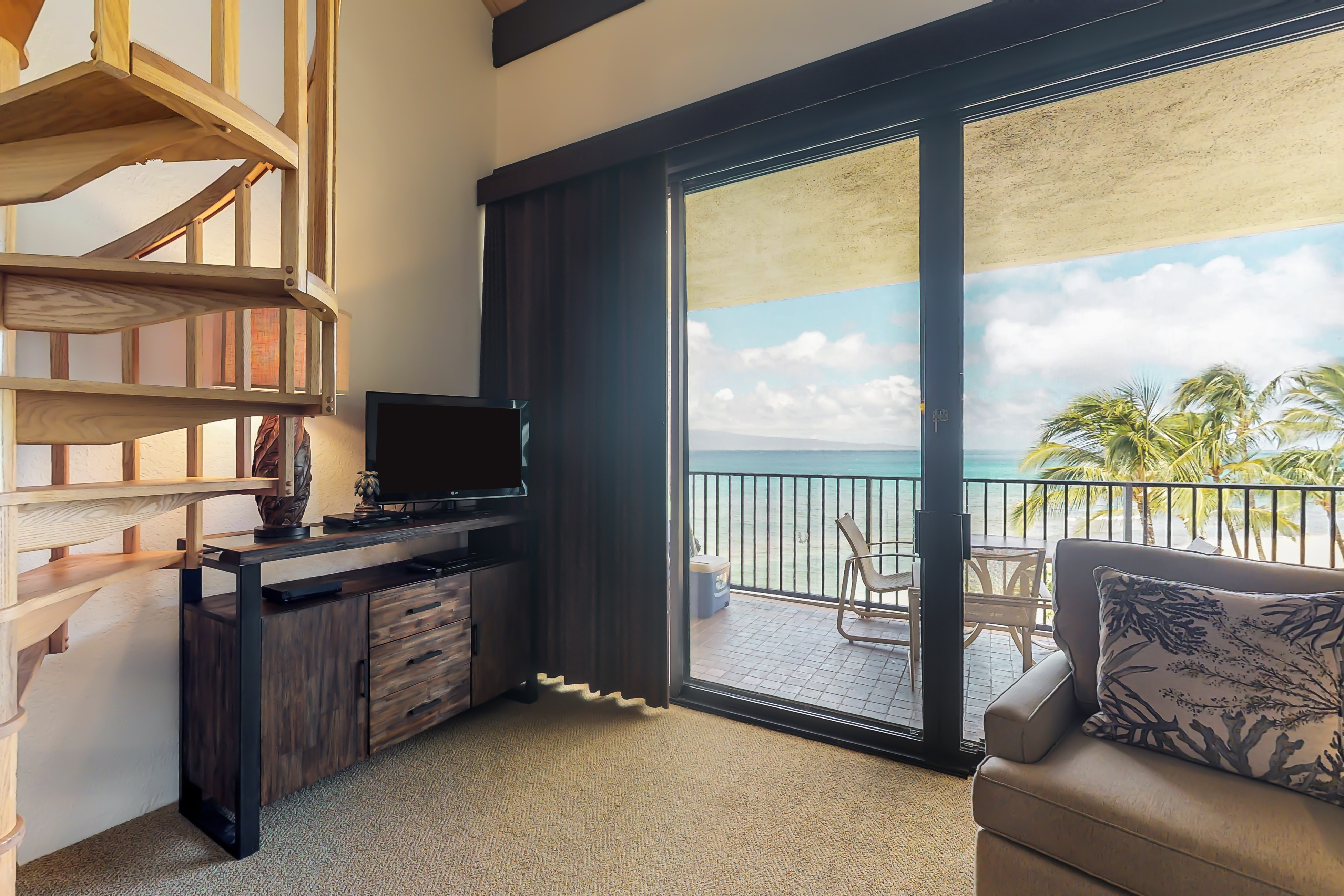 Oceanfront Lahaina Vacation Condo Three Bedroom + Loft