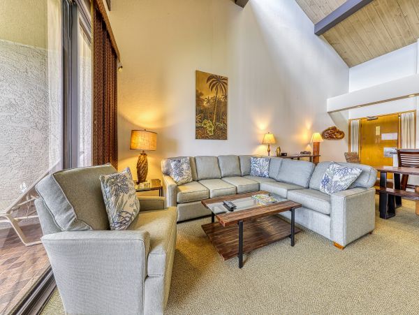 Oceanfront Lahaina Vacation Condo Three Bedroom + Loft