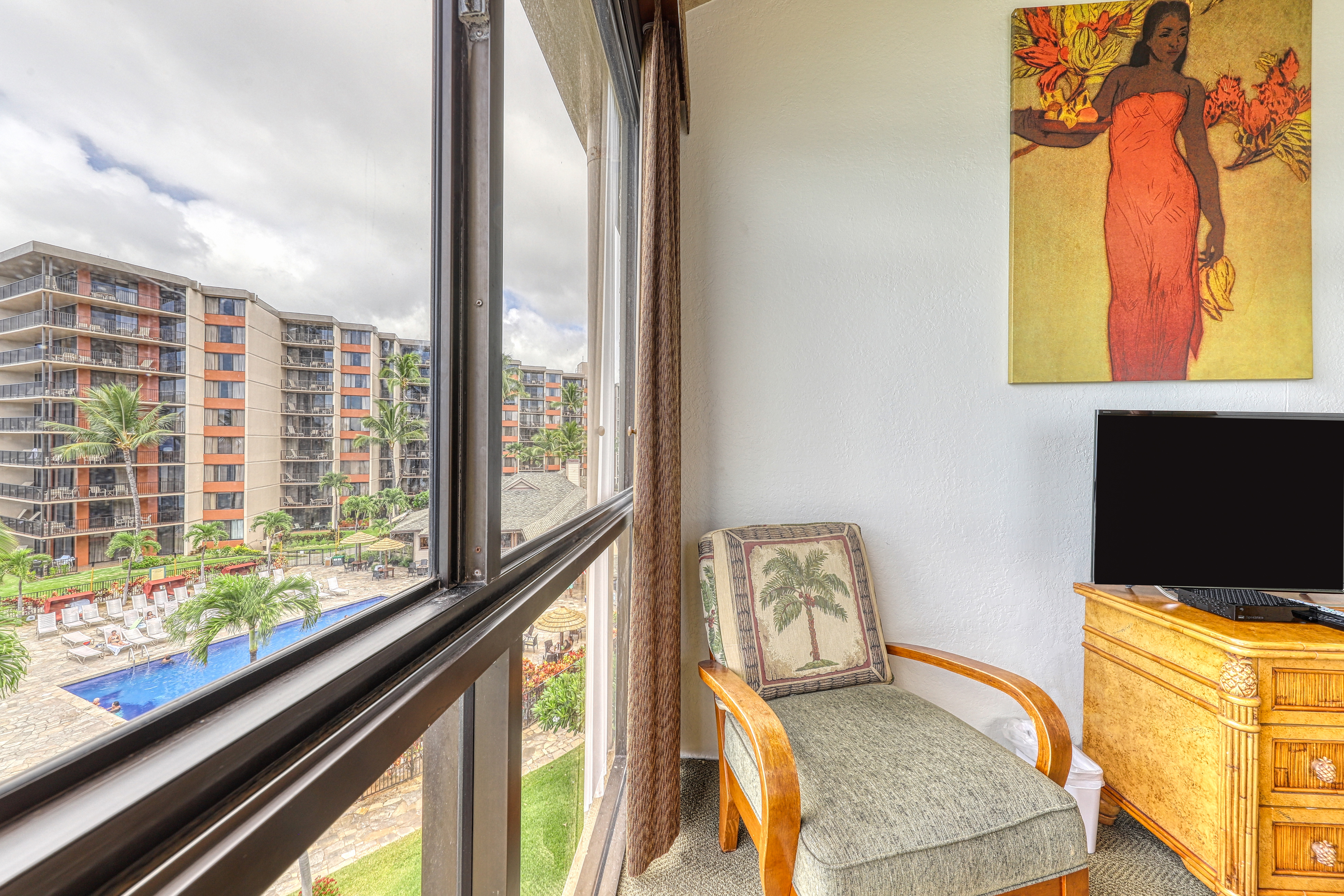 Oceanfront Lahaina Vacation Condo Three Bedroom + Loft