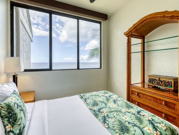 Oceanfront Lahaina Vacation Condo Three Bedroom + Loft