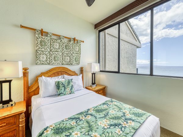 Oceanfront Lahaina Vacation Condo Three Bedroom + Loft