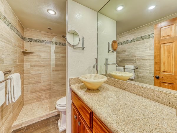 Oceanfront Lahaina Vacation Condo Three Bedroom + Loft