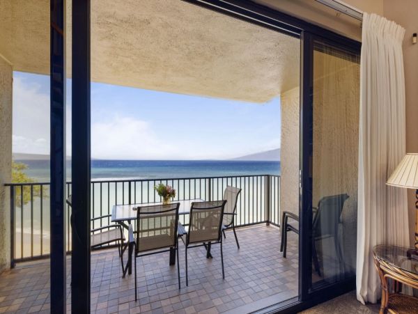 Kaanapali Oceanfront 3 Bedroom Vacation Condo with Great Amenities