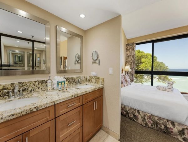 Kaanapali Oceanfront 3 Bedroom Vacation Condo with Great Amenities