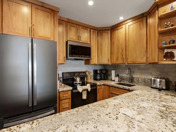 Kaanapali Oceanfront 3 Bedroom Vacation Condo with Great Amenities