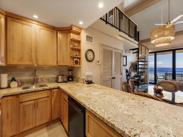 Kaanapali Oceanfront 3 Bedroom Vacation Condo with Great Amenities