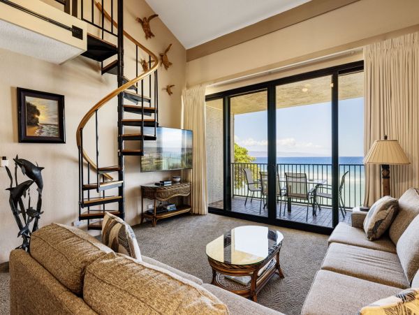 Kaanapali Oceanfront 3 Bedroom Vacation Condo with Great Amenities