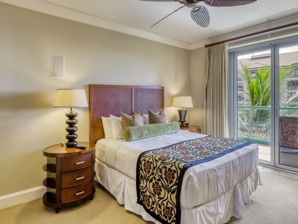 LAHAINA 3 BEDROOM BEACHFRONT CONDO