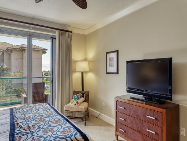 LAHAINA 3 BEDROOM BEACHFRONT CONDO