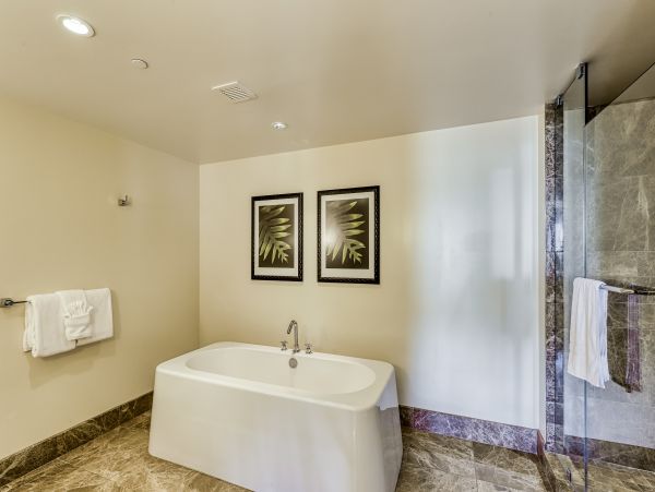 LAHAINA 3 BEDROOM BEACHFRONT CONDO