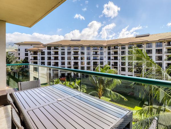 LAHAINA 3 BEDROOM BEACHFRONT CONDO