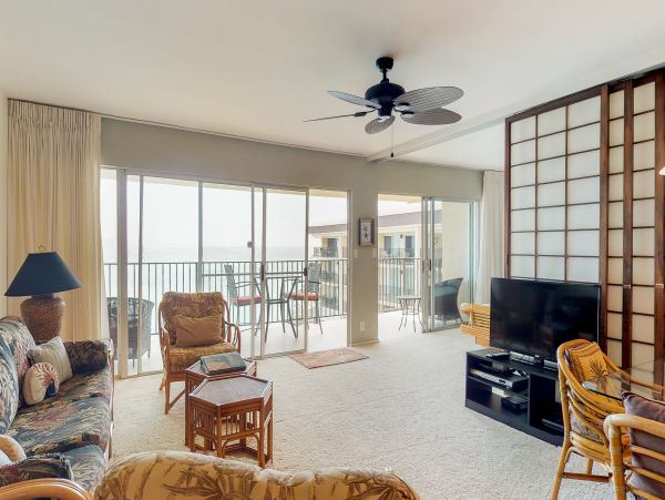 LAHAINA 2 BEDROOM CONDO WITH OCEAN VIEW