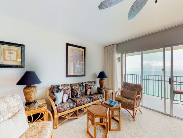LAHAINA 2 BEDROOM CONDO WITH OCEAN VIEW