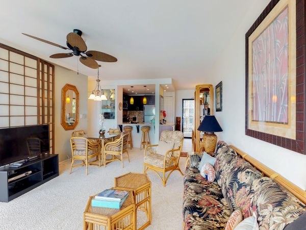LAHAINA 2 BEDROOM CONDO WITH OCEAN VIEW