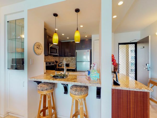 LAHAINA 2 BEDROOM CONDO WITH OCEAN VIEW