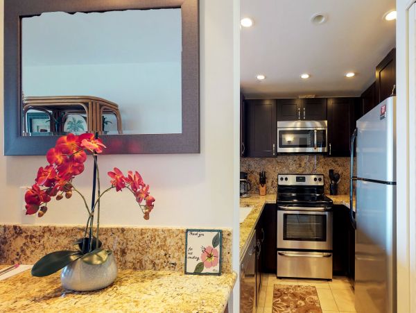 LAHAINA 2 BEDROOM CONDO WITH OCEAN VIEW