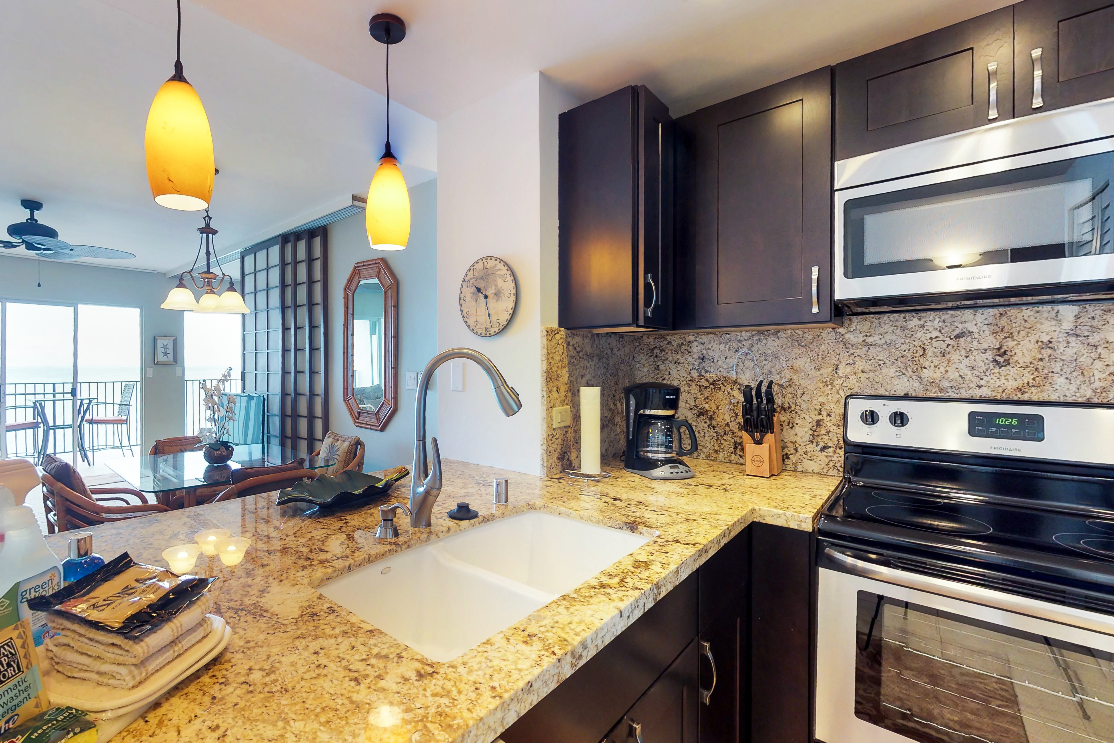 LAHAINA 2 BEDROOM CONDO WITH OCEAN VIEW