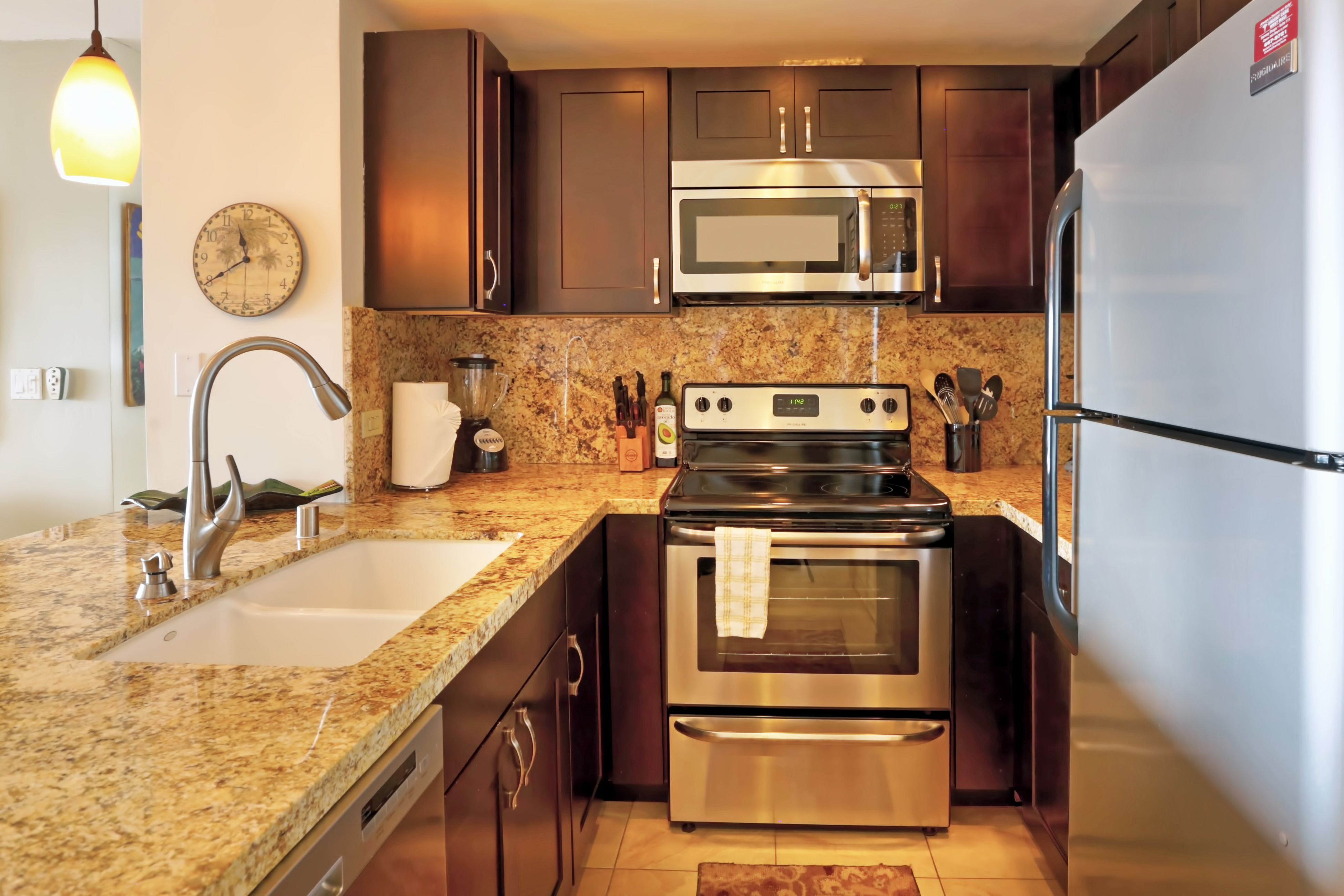 LAHAINA 2 BEDROOM CONDO WITH OCEAN VIEW