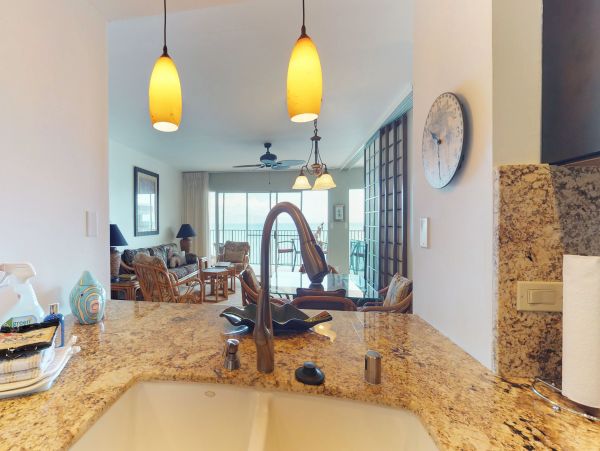 LAHAINA 2 BEDROOM CONDO WITH OCEAN VIEW