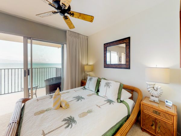 LAHAINA 2 BEDROOM CONDO WITH OCEAN VIEW