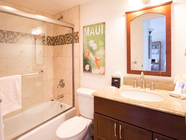 LAHAINA 2 BEDROOM CONDO WITH OCEAN VIEW