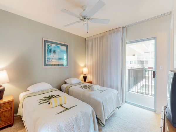 LAHAINA 2 BEDROOM CONDO WITH OCEAN VIEW