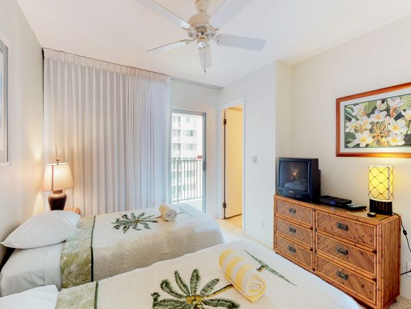 LAHAINA 2 BEDROOM CONDO WITH OCEAN VIEW