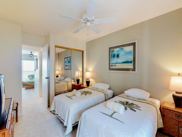 LAHAINA 2 BEDROOM CONDO WITH OCEAN VIEW