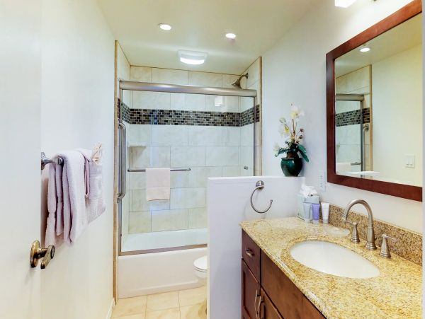 LAHAINA 2 BEDROOM CONDO WITH OCEAN VIEW