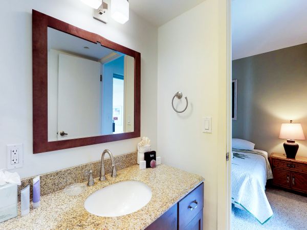 LAHAINA 2 BEDROOM CONDO WITH OCEAN VIEW