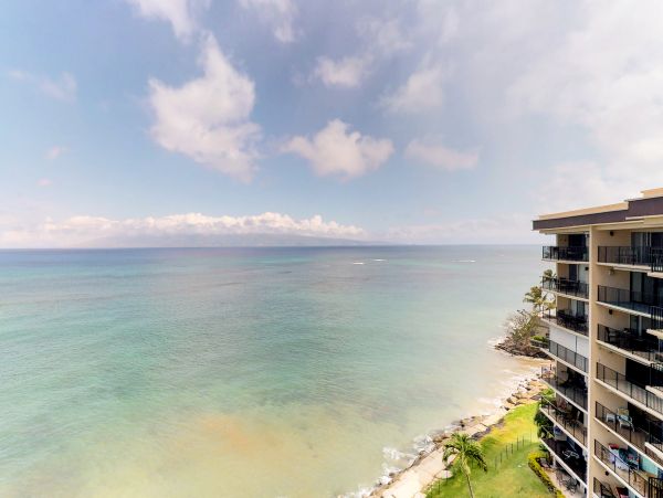 LAHAINA 2 BEDROOM CONDO WITH OCEAN VIEW