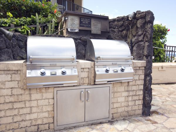 LAHAINA 2 BEDROOM CONDO WITH OCEAN VIEW