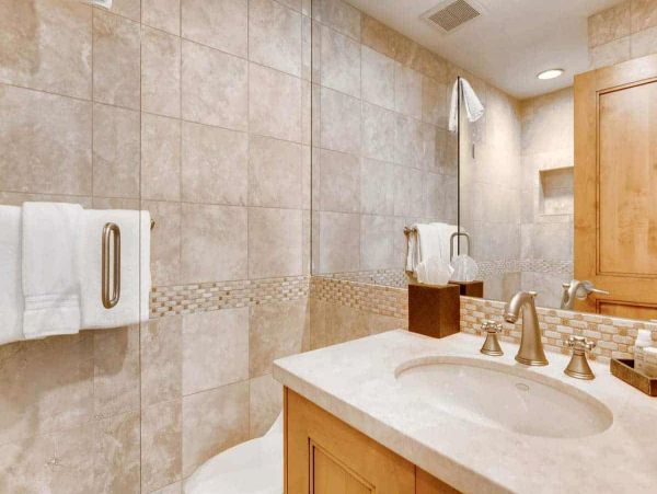 Three Bedroom Vacation Condo with Mountain Views in Vail